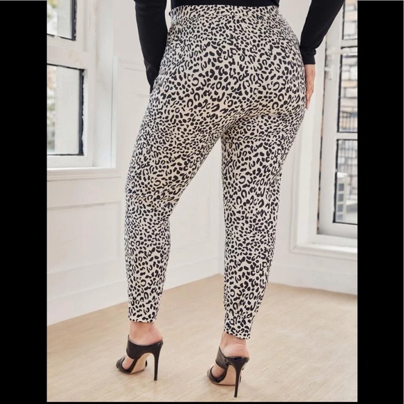 🗣Plus..Snow leopard print pants - Picture 4 of 5